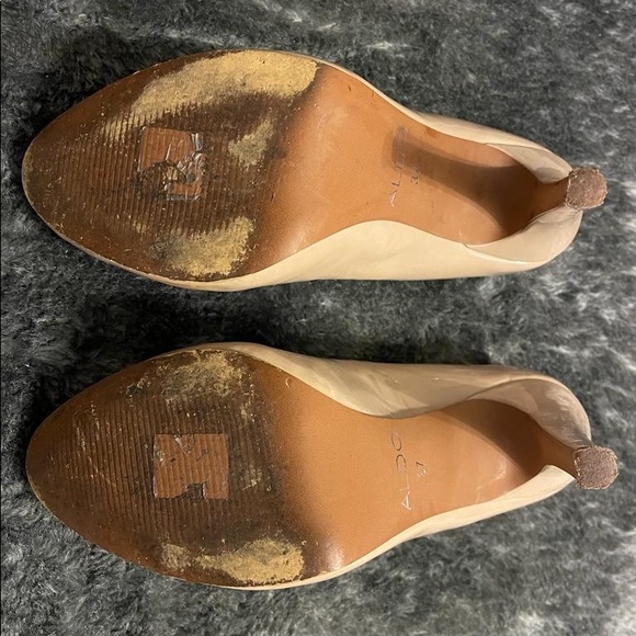 Nude Round Toe Pumps 👠👠 - Picture 7 of 7